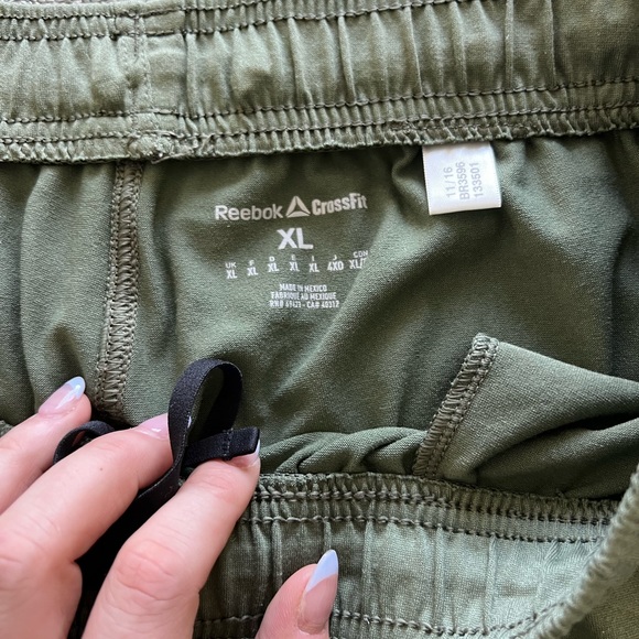 Men’s Reebok Sweats - Picture 3 of 4